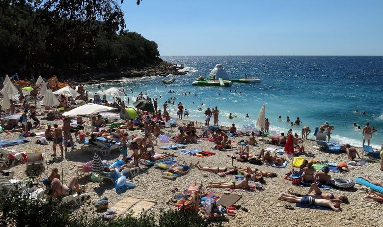U ISTRI TRENUTNO 175 TISUĆA TURISTA Godišnje nas posjeti 4,5 milijuna gostiju